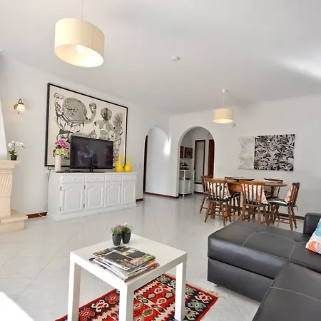 Villa Charming Villa, Private Pool, Walking Distance To Centre, Free Ac Wifi Quarteira