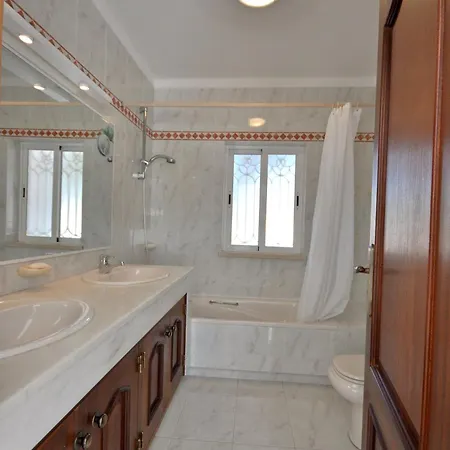 Charming Villa, Private Pool, Walking Distance To Centre, Free Ac Wifi Quarteira