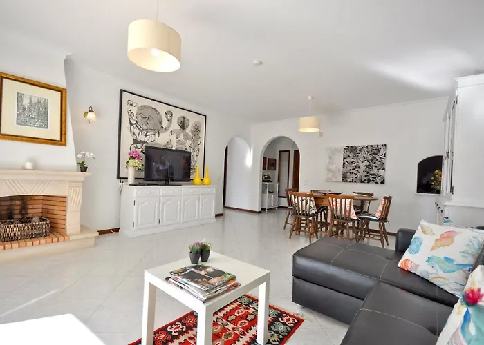 Villa Charming Villa, Private Pool, Walking Distance To Centre, Free Ac Wifi Quarteira