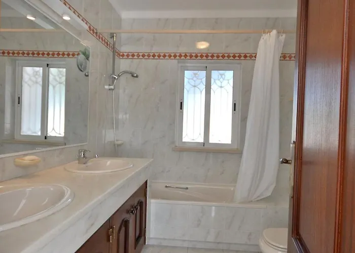 Charming Villa, Private Pool, Walking Distance To Centre, Free Ac Wifi Quarteira