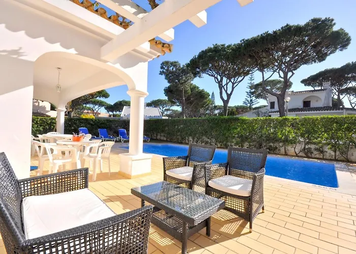 Villa Charming Villa, Private Pool, Walking Distance To Centre, Free Ac Wifi Quarteira